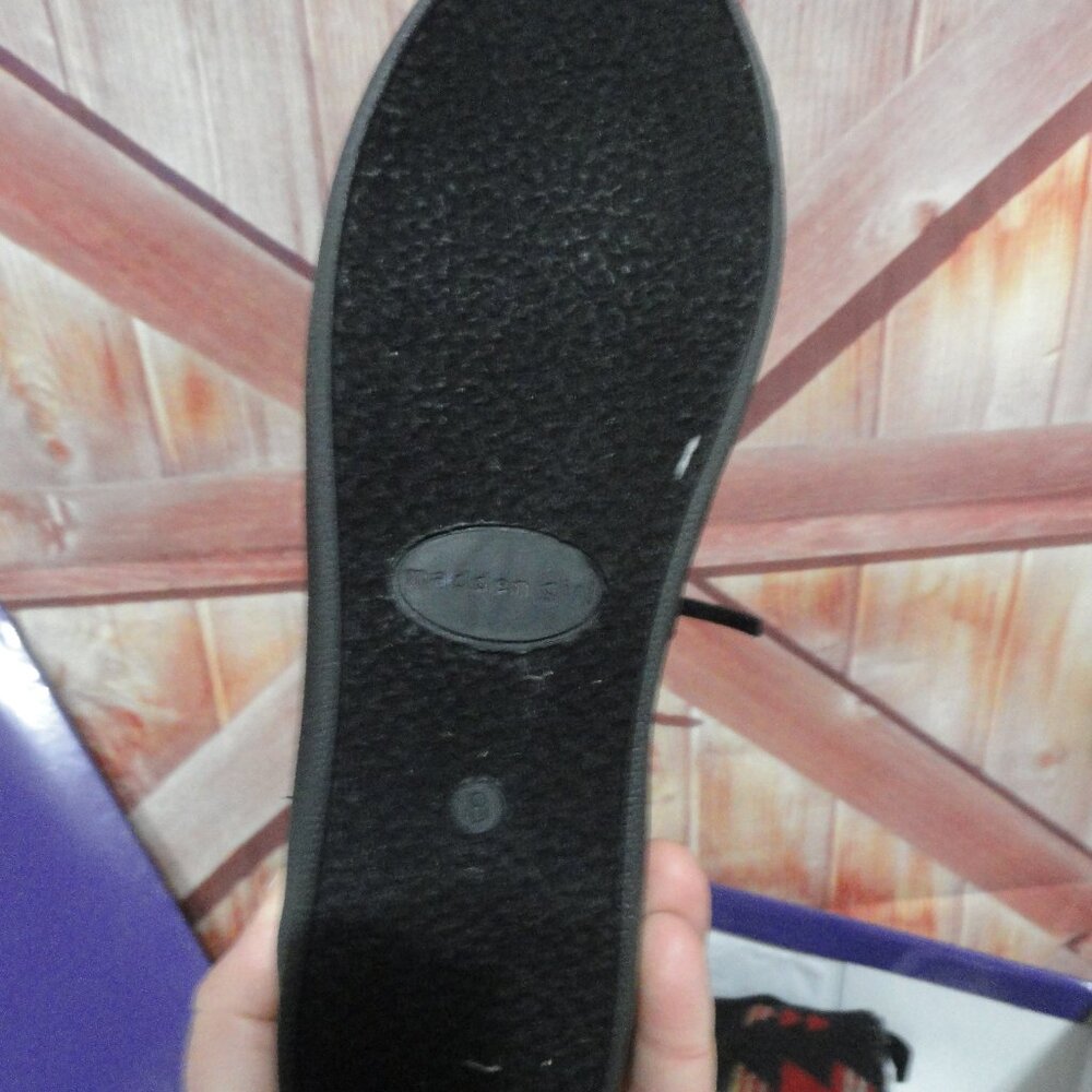 Madden girl Jackman style plaid flannel moccasin style boot sz 8. NWT and box - Picture 3 of 6